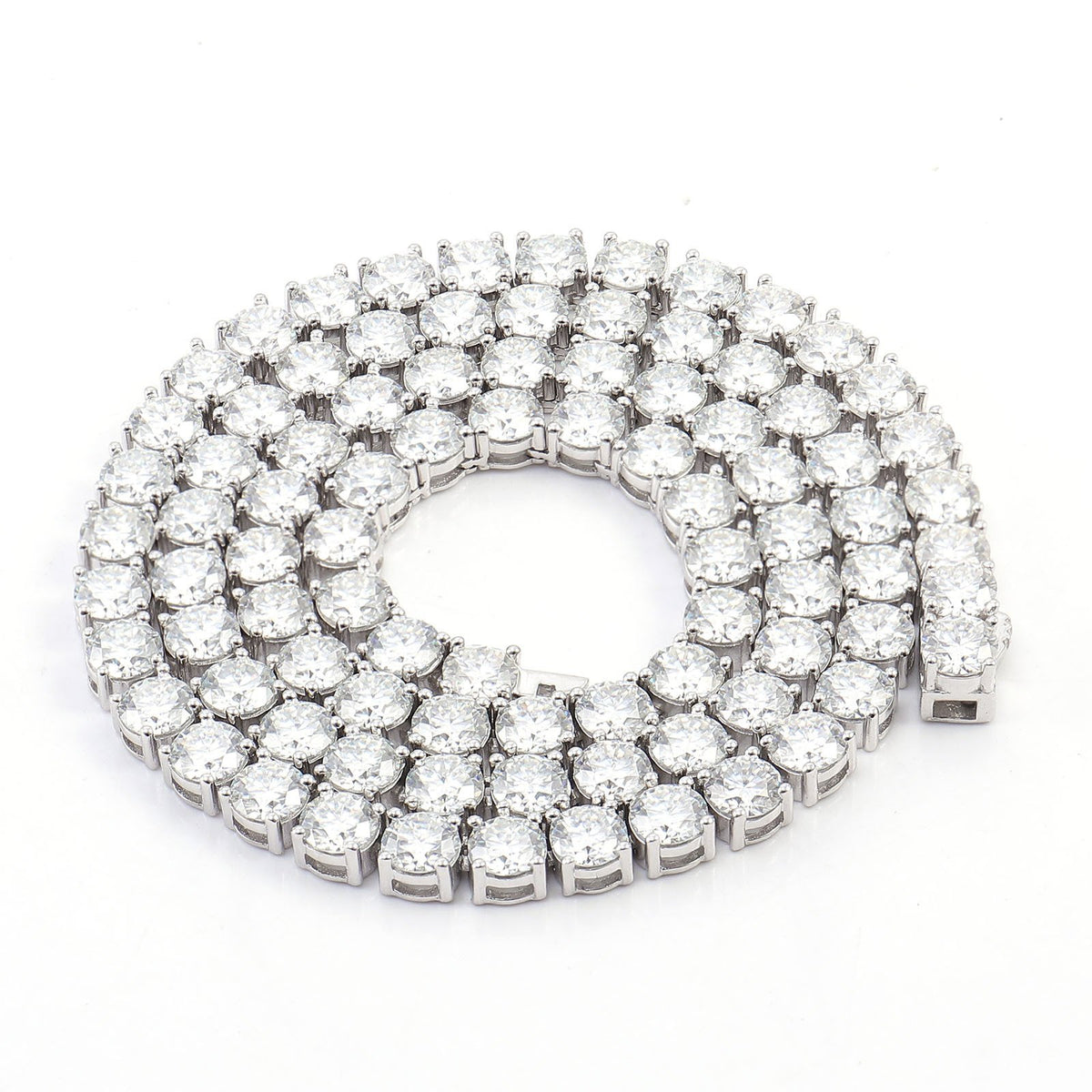 Anna Necklace in sterling silver with moissanite