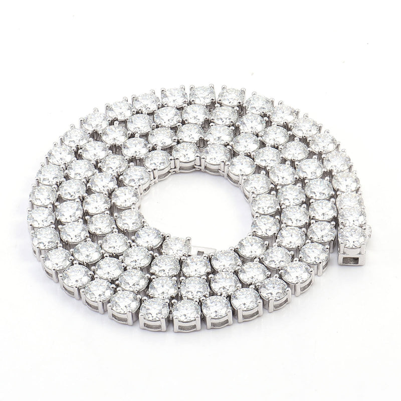 Anna Necklace in sterling silver with moissanite