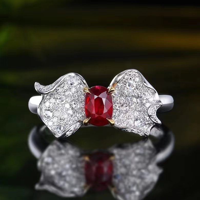 Asolo Ring in 18K gold with natural ruby