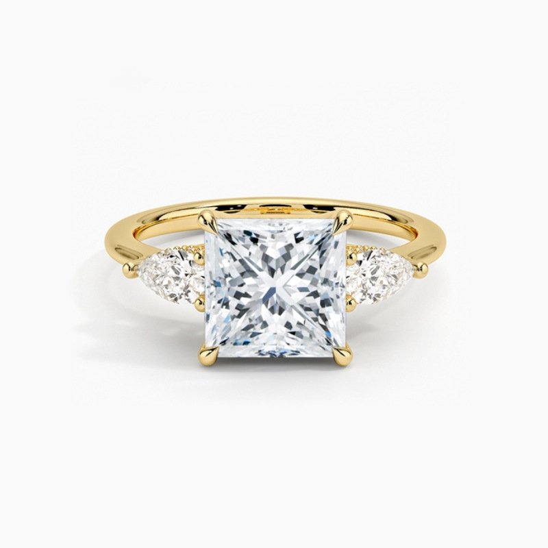 Assisi Ring in sterling silver with moissanite