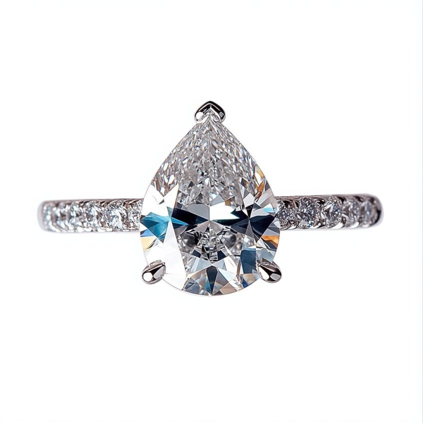Brezza Ring in 14K gold with moissanite