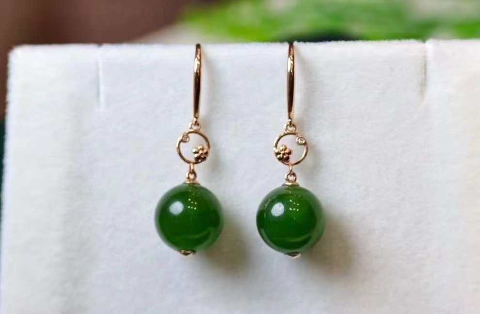 Burano Earrings in 18K gold with nephrite jade