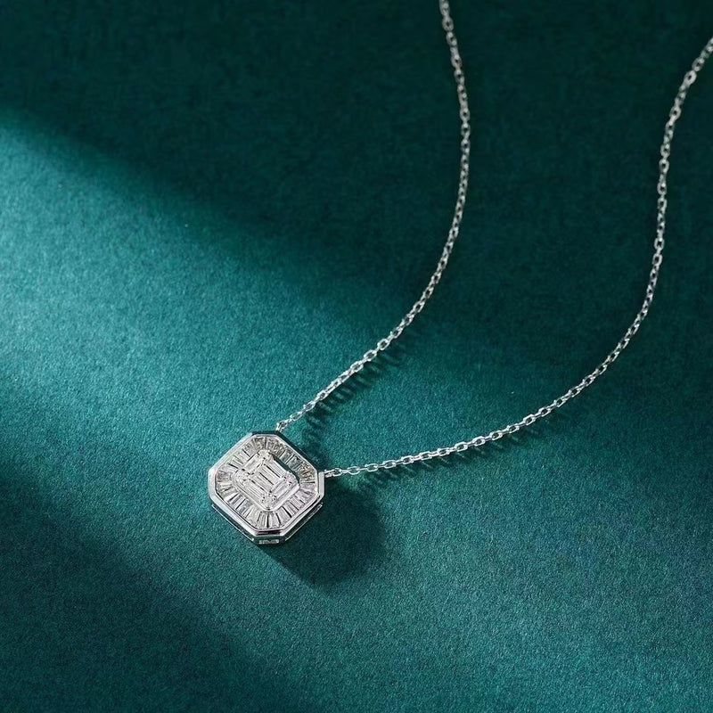 Calisto Pendant in 18K gold with natural diamond