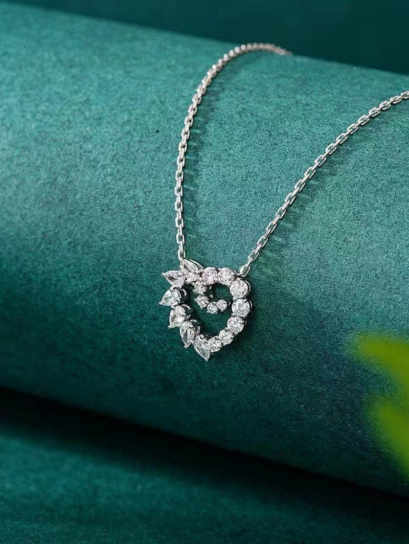 Candore Pendant in 18K gold with natural diamond