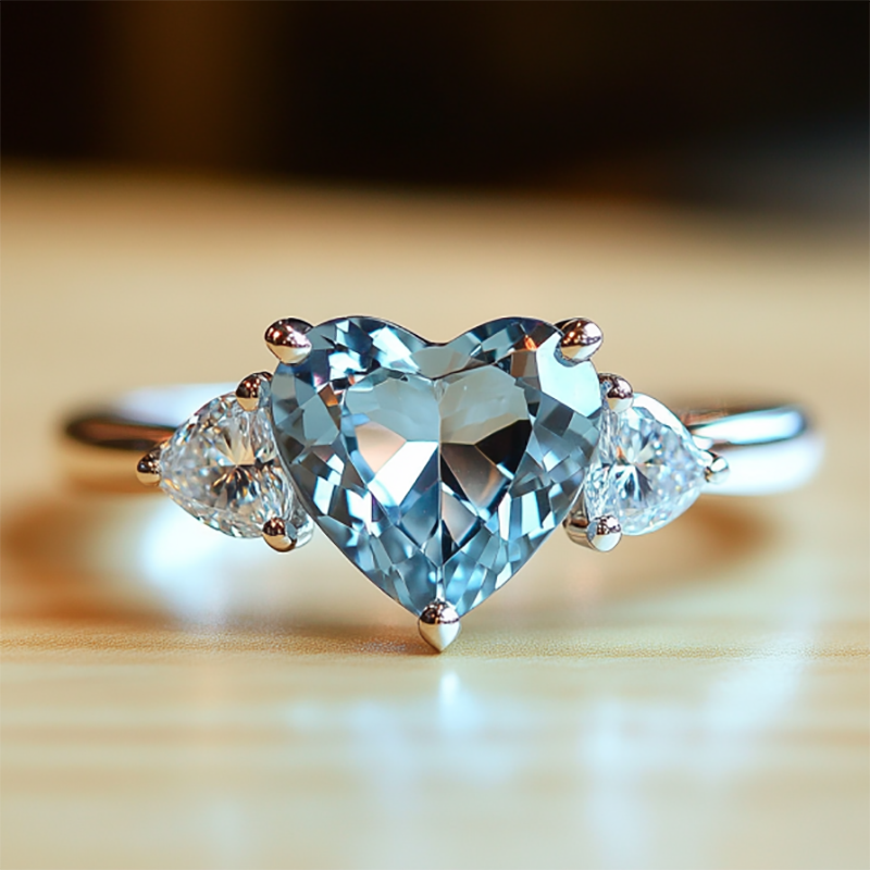 Dolce Ring in sterling silver with natural topaz