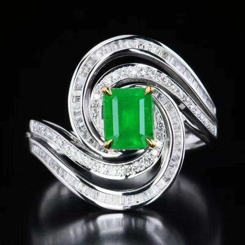 Fabiola Ring in 18K gold with natural emerald