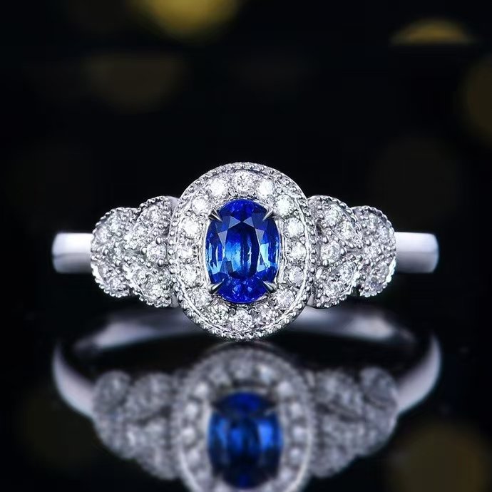 Filicudi Ring in 18K gold with natural sapphire