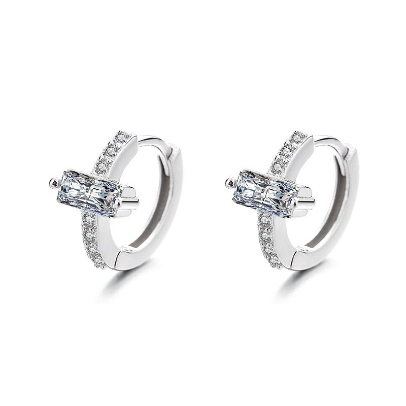 Flavia Earrings in sterling silver with moissanite