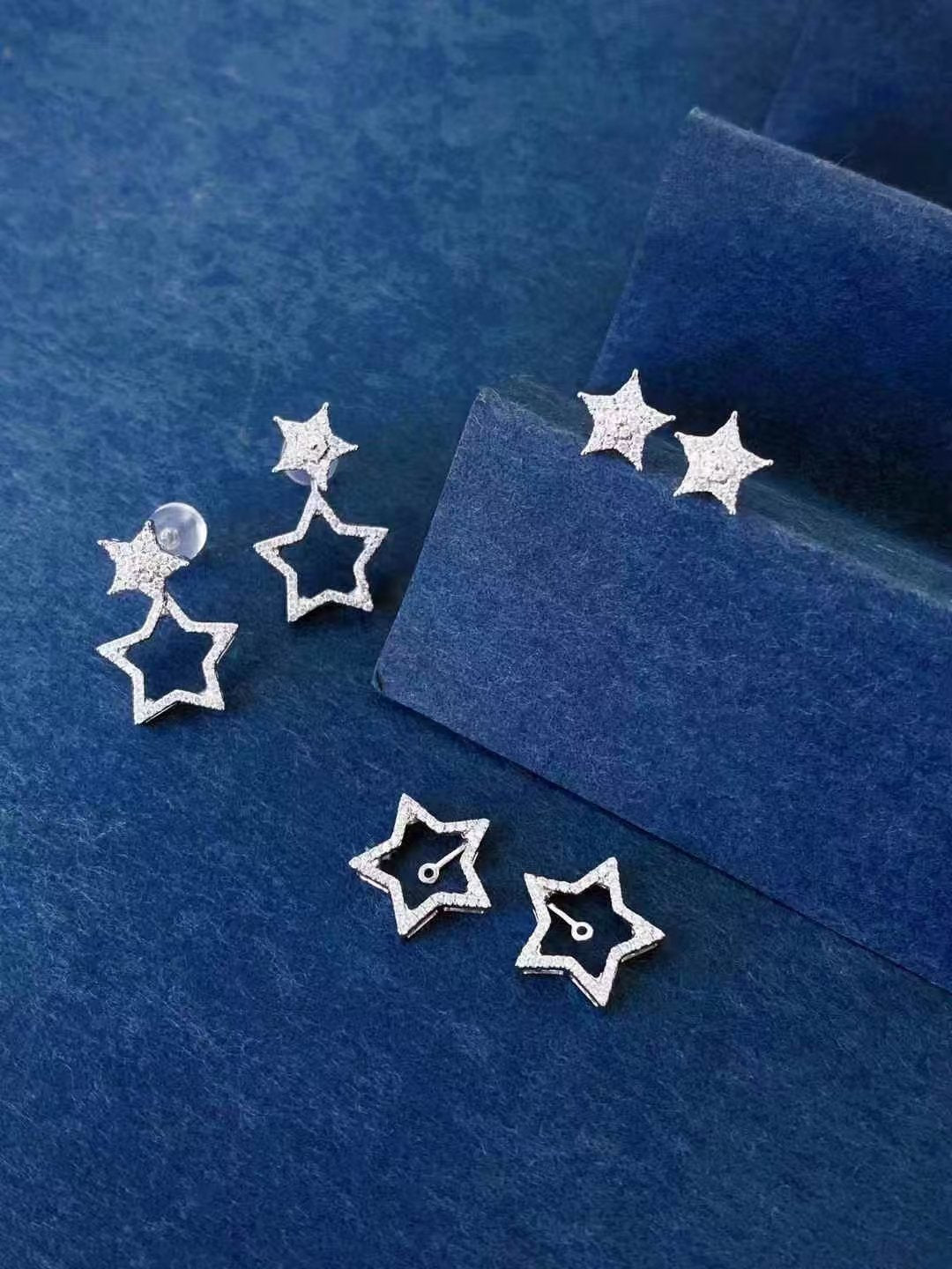 Gabriella Earrings in 18K gold with natural diamond