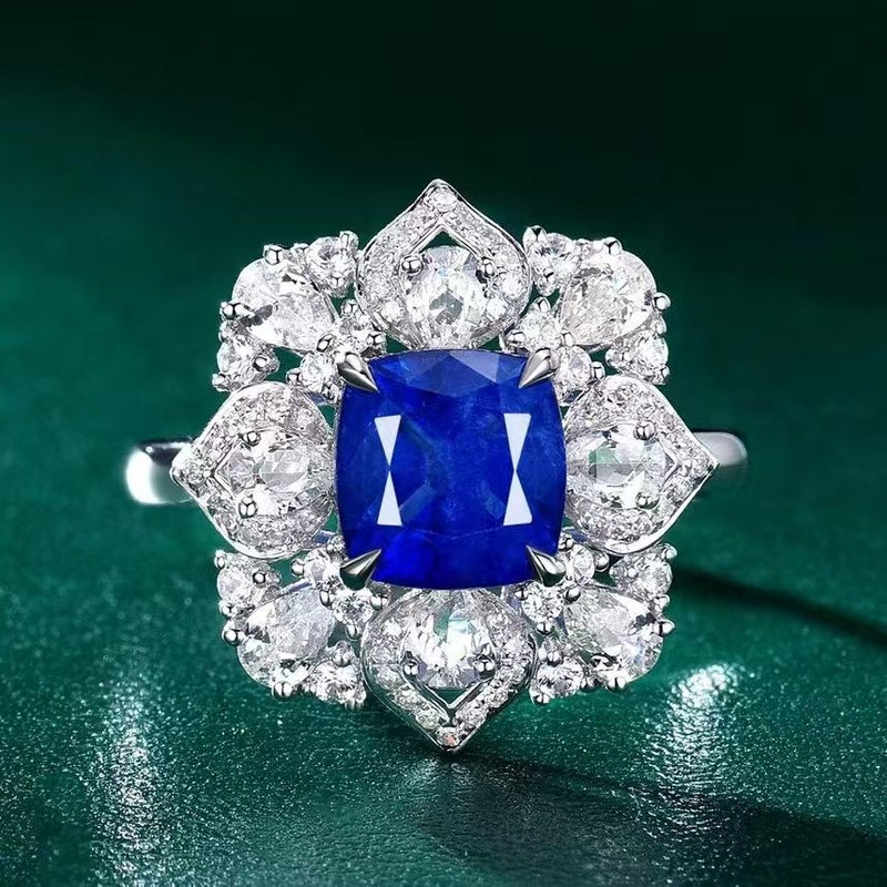 Garda Pendant in 18K gold with natural sapphire