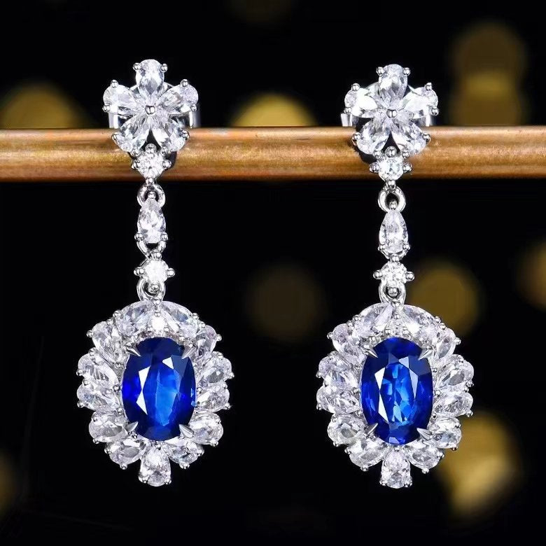 Gorgona Drop Earrings in 18K gold with natural sapphire