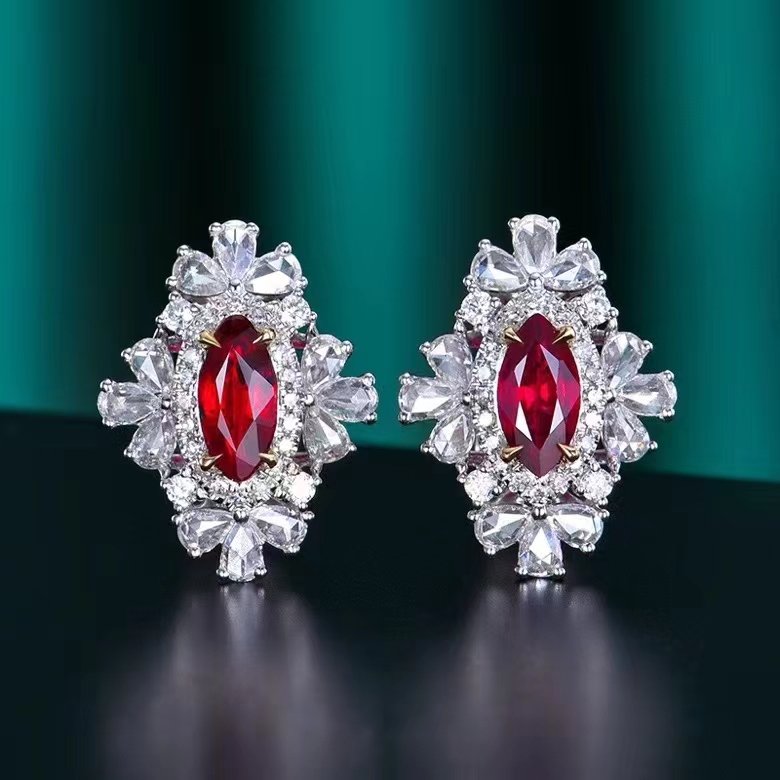 Grazietta Stud Earrings in 18K gold with natural ruby