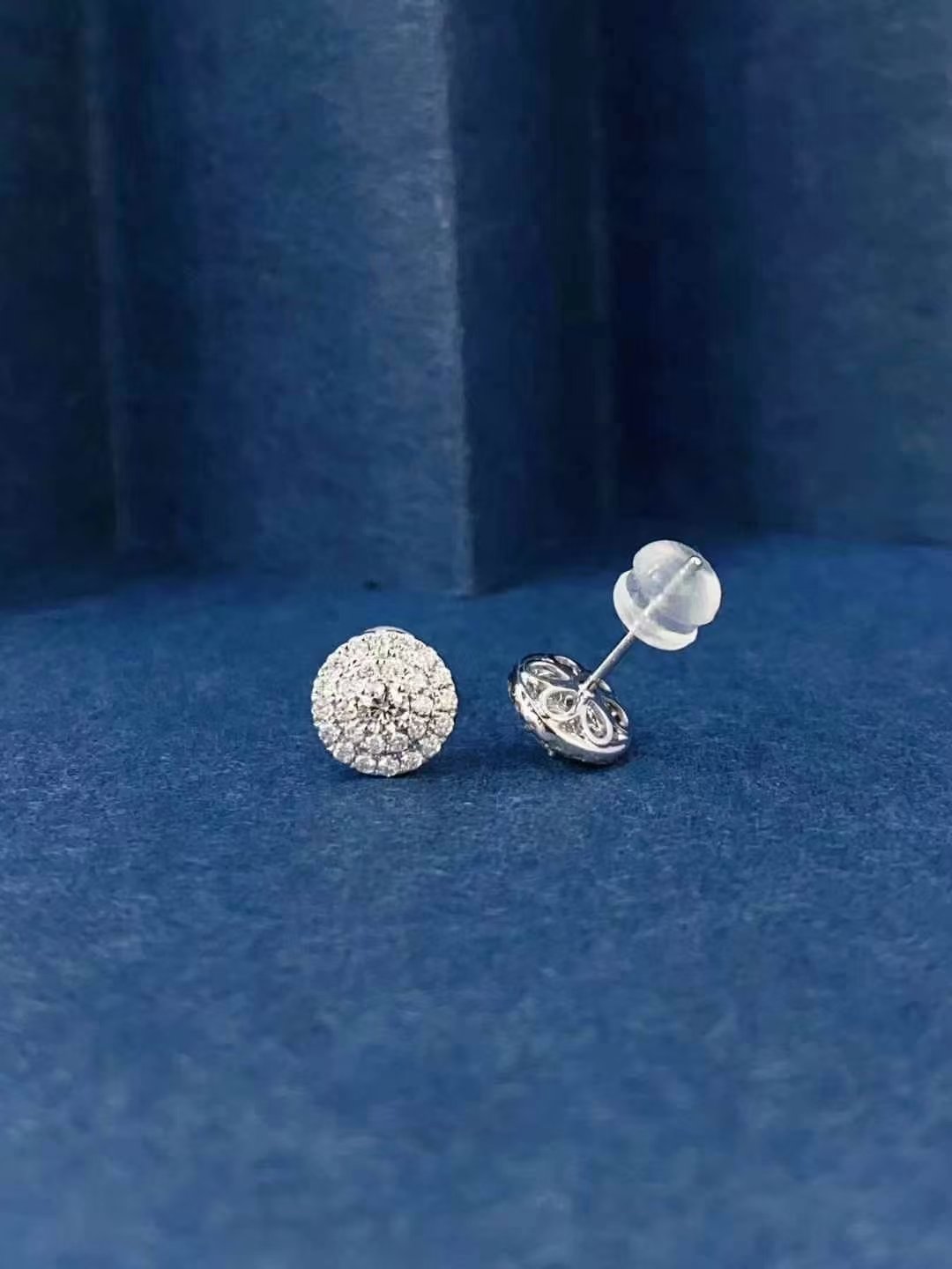 Lavinia Earrings in 18K gold with natural diamond
