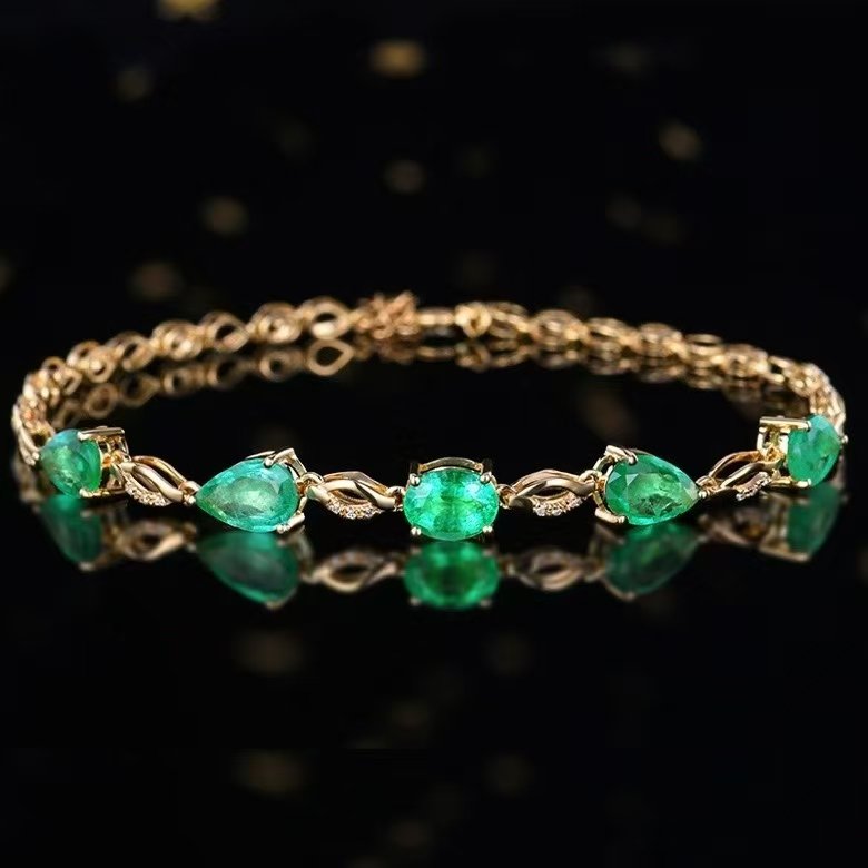 Loredana Bracelet in 18K gold with natural emerald