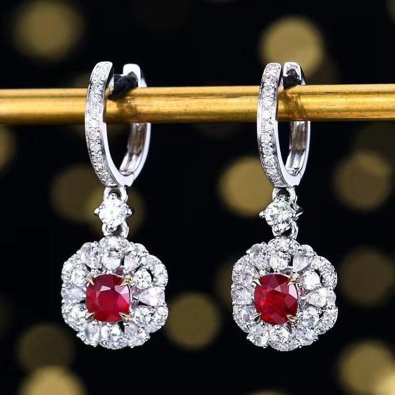 Lucia Earrings in 18K gold with natural ruby