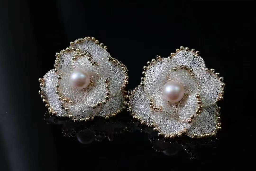 Maddalena Pearl Earrings in gold-filled with freshwater pearl