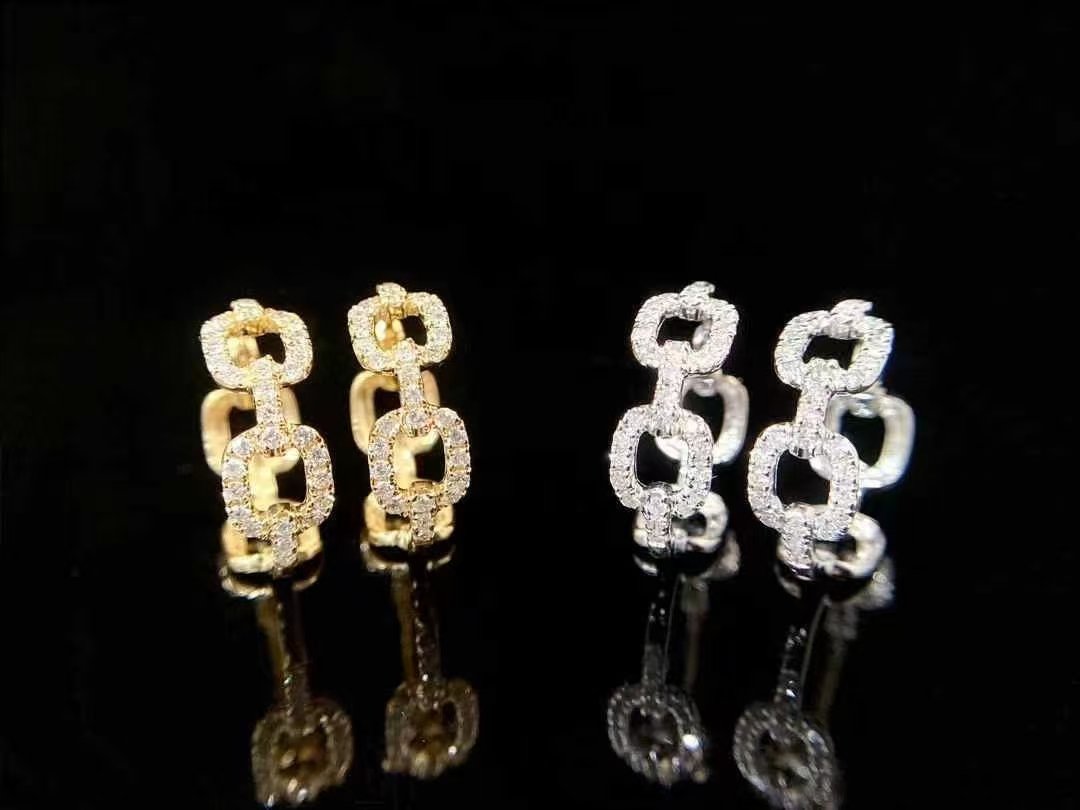 Melissa Ring in 18K gold with natural diamond