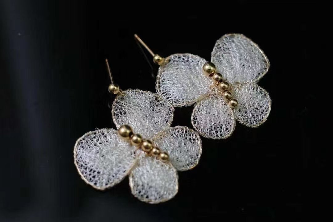 Natalia Pearl Earrings in gold-filled with pearl
