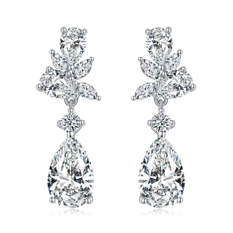 Novella Earrings in sterling silver with moissanite