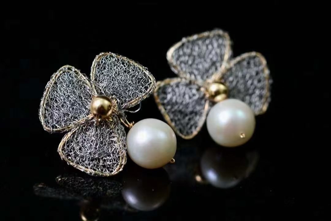 Ora Pearl Earrings in gold-filled with freshwater pearl