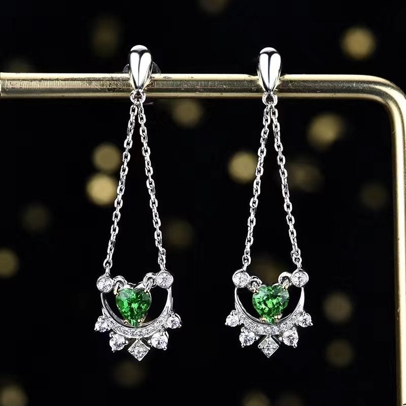 Orta Earrings in 18K gold with natural emerald