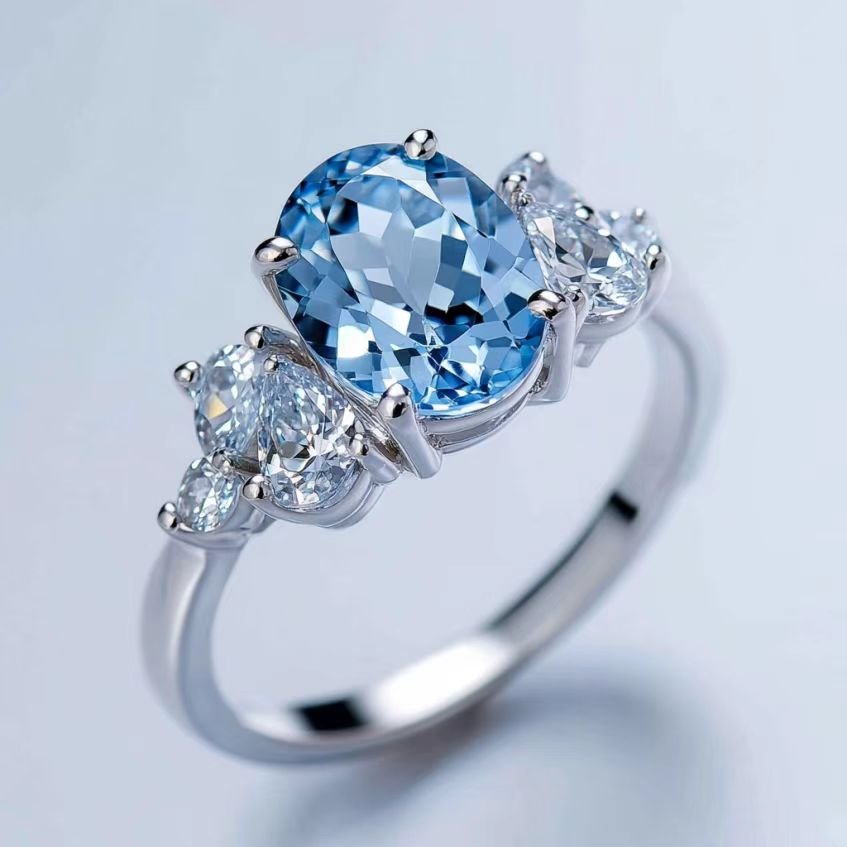 Paola Ring in sterling silver with natural topaz