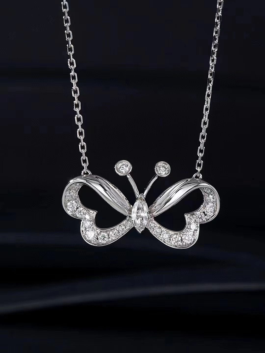 Piera Pendant in 18K gold with natural diamond
