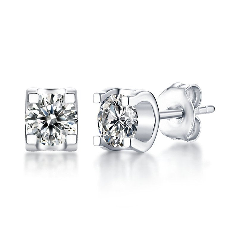 Poesia Earrings in sterling silver with moissanite