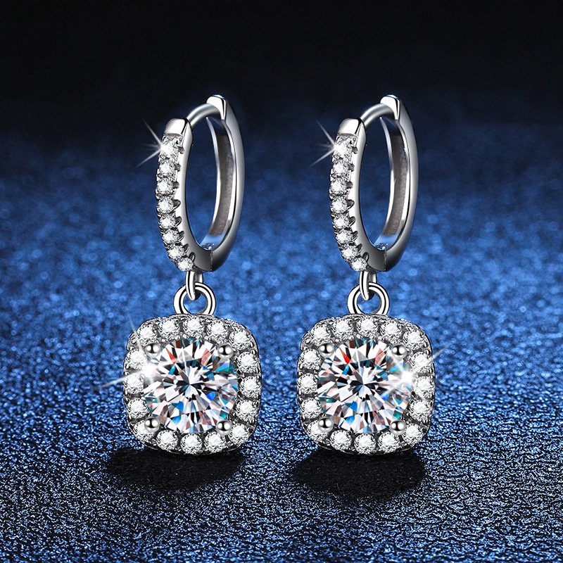 Rachele Earrings in sterling silver with moissanite