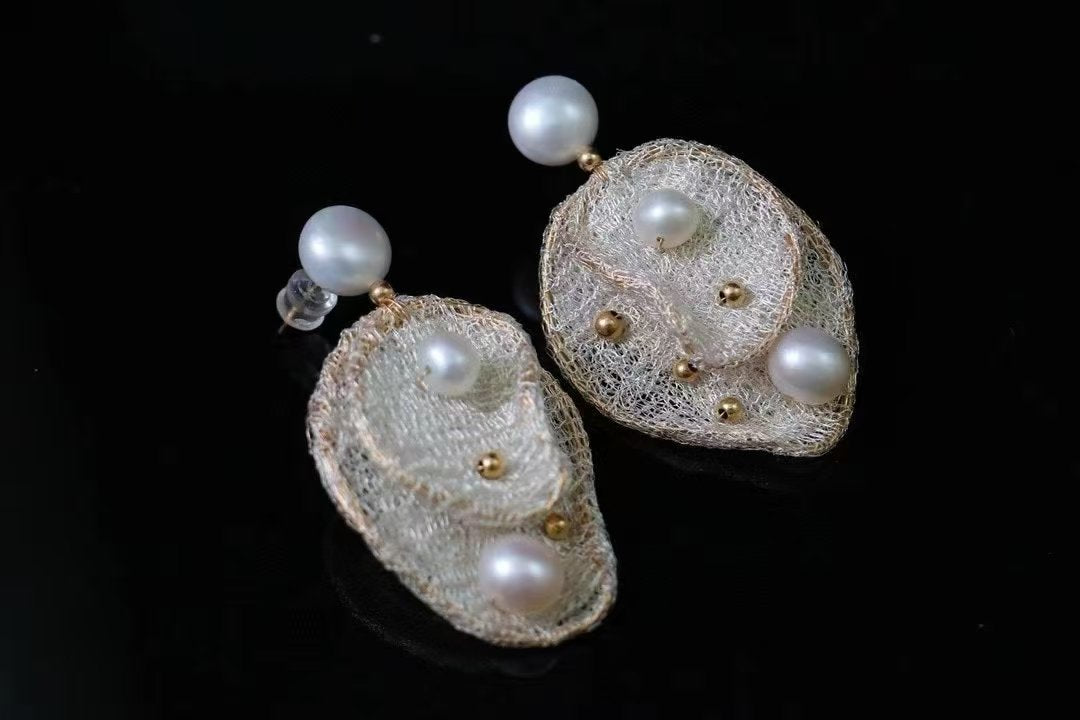 Rebecca Pearl Earrings in gold-filled with freshwater pearl