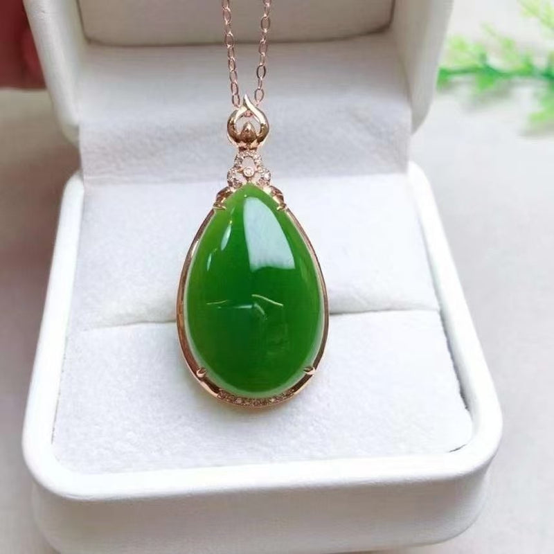 Riomaggiore Pendant in 18K gold with nephrite jade
