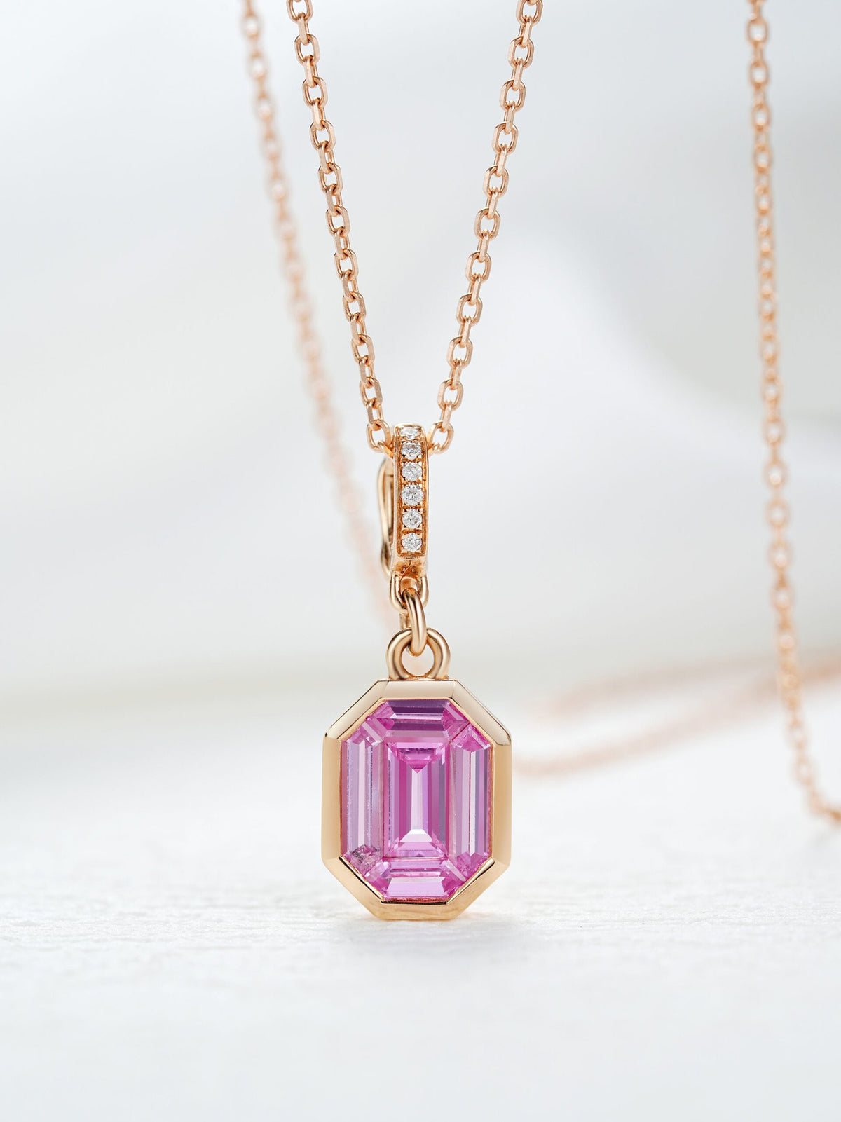 Rossella Pendant in 18K gold with natural sapphire