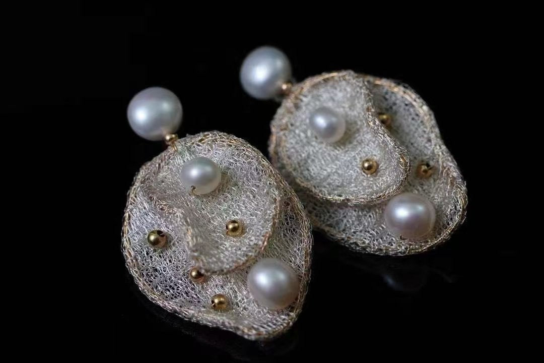 Rugiada Pearl Earrings in gold-filled with freshwater pearl
