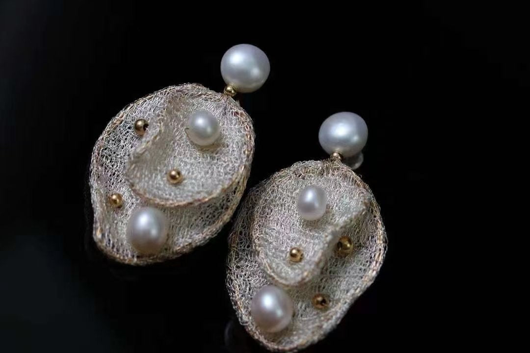 Rugiada Pearl Earrings — view 2