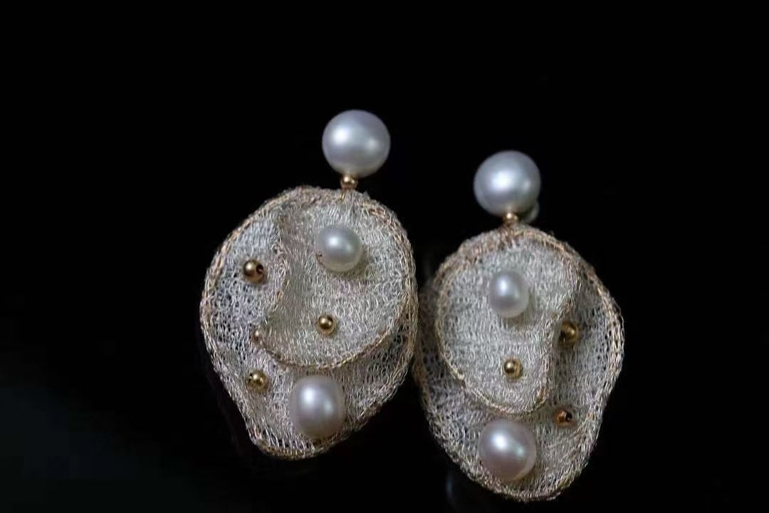 Rugiada Pearl Earrings — view 3