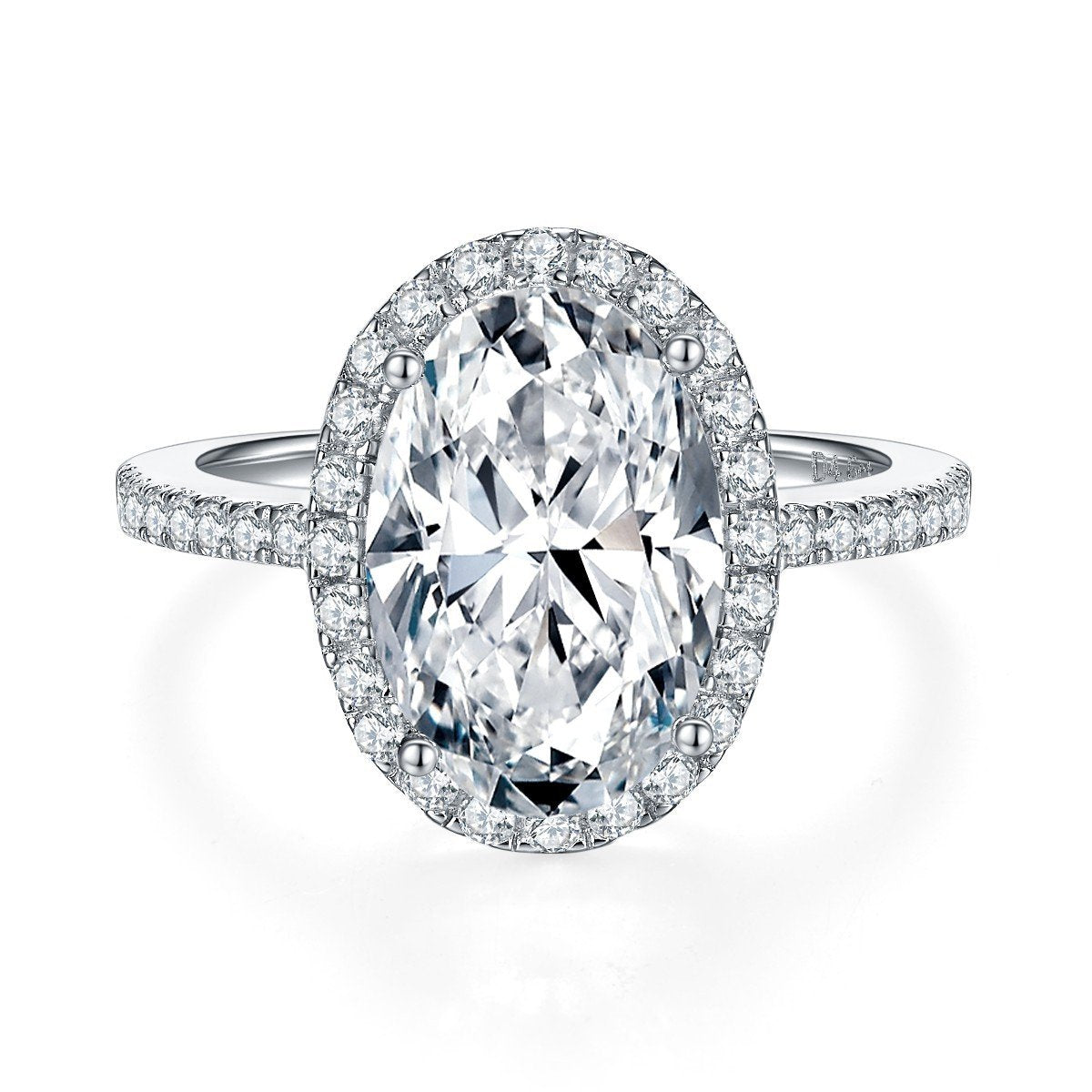 Sabaudia Ring in sterling silver with moissanite