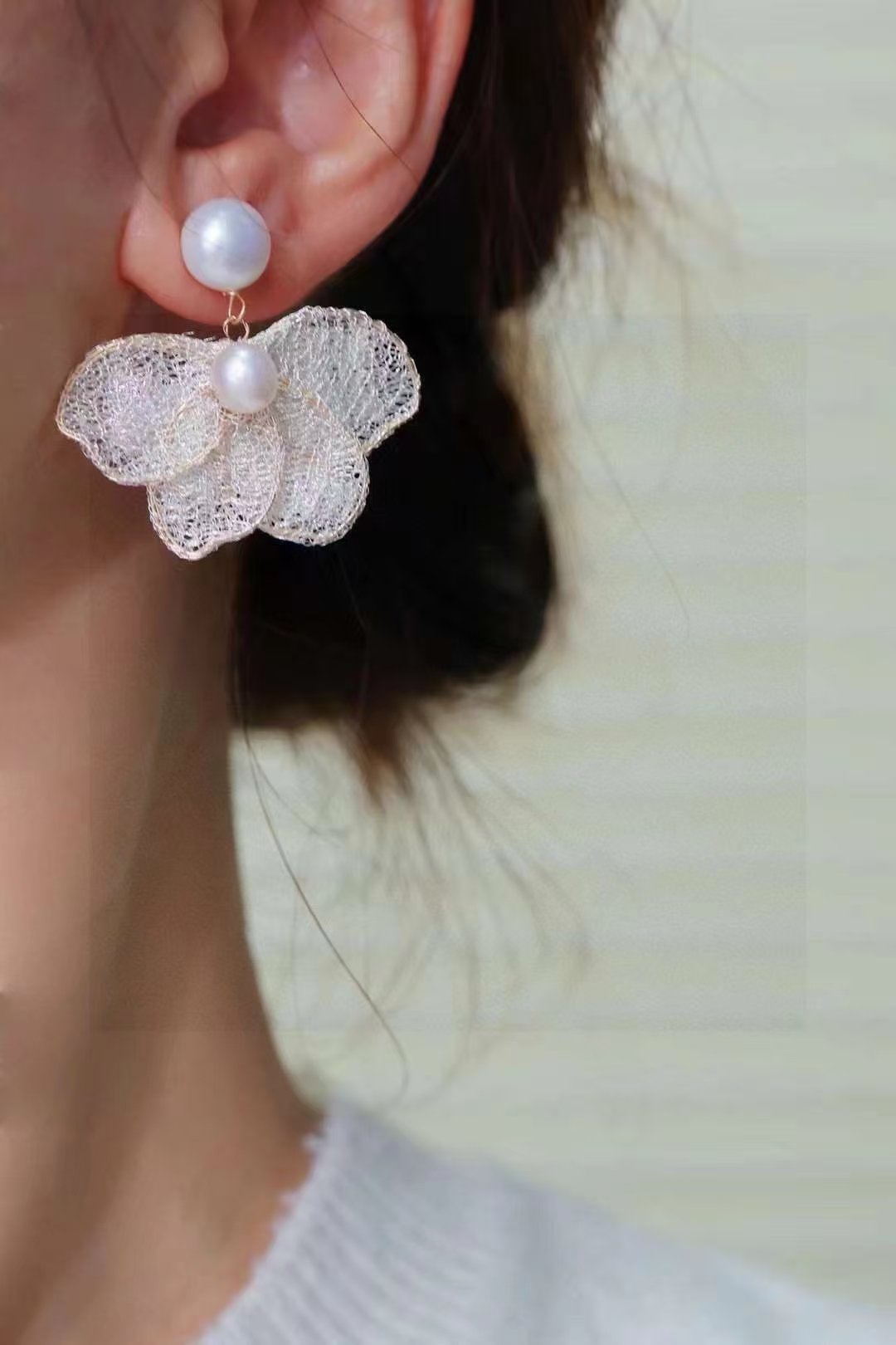 Silenzio Pearl Earrings — view 3