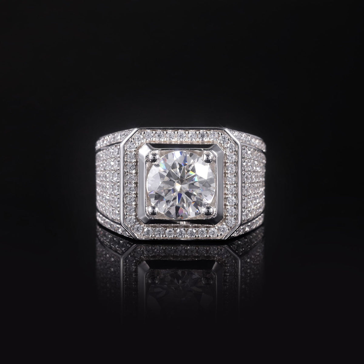 Sorriso Ring in sterling silver with moissanite