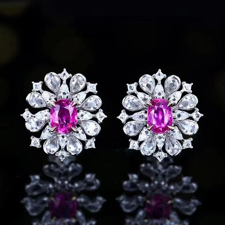 Spica Stud Earrings in 18K gold with natural sapphire