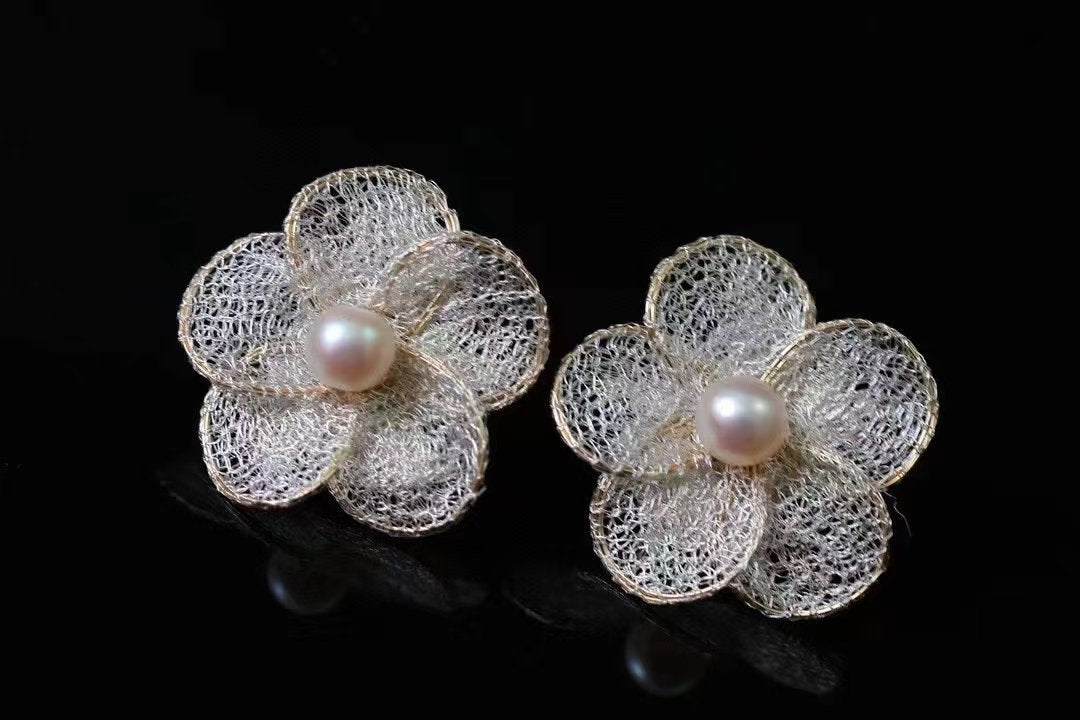 Stella Pearl Earrings in gold-filled with freshwater pearl