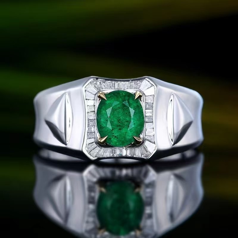 Teodora Ring in 18K gold with natural emerald