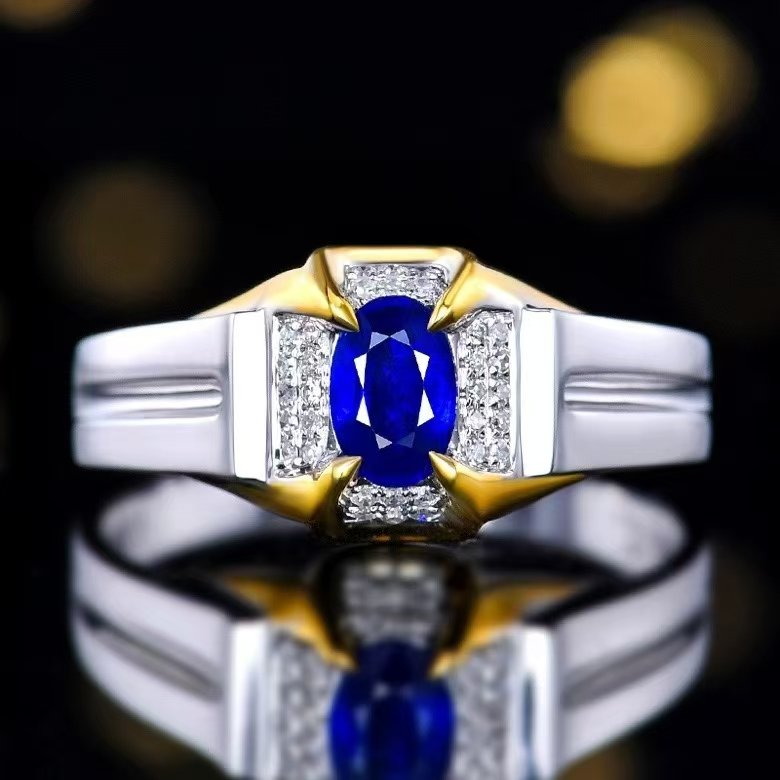 Vanna Ring in 18K gold with natural sapphire