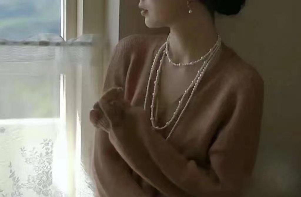 Volo Pearl Necklace — view 2