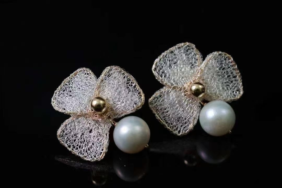 Volterra Pearl Earrings in gold-filled with freshwater pearl