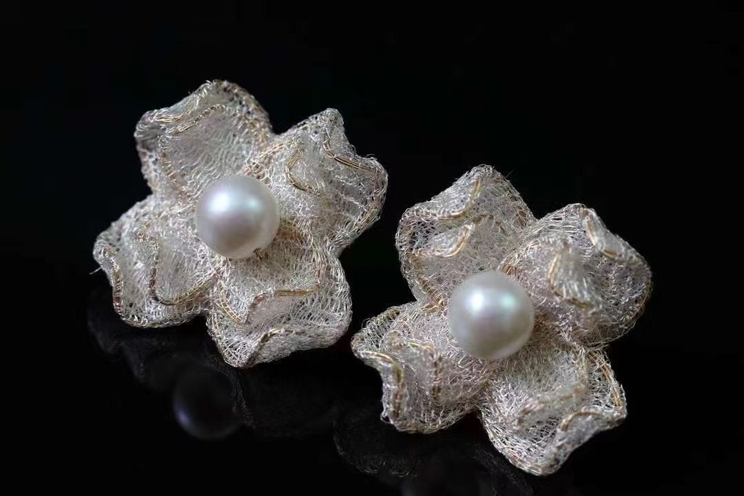 Zita Pearl Earrings in gold-filled with freshwater pearl